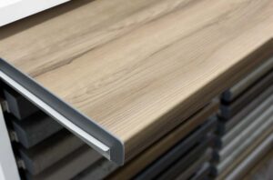 Постформинг Ясень ладога тёмный R34015 Pfleiderer образец